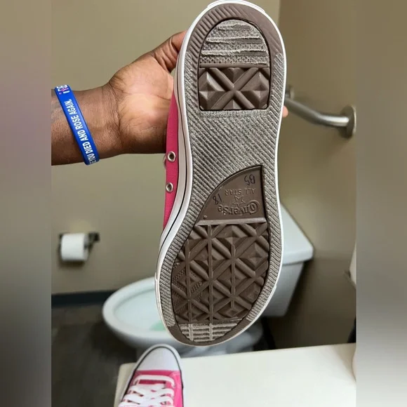 Converse All Star Chuck Taylor Hot Pink 💞Low Top Sneakers Womens 11.5 Mens 9.5 - Picture 8 of 16